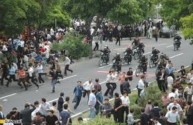 هزاران نيروی امنيتی در خيابان وليعصر تهران مستقر شدند