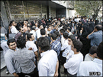 تجمع داوطلبان معترض به نتایج کنکور سراسری 